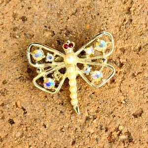 Darling vintage dragonfly brooch